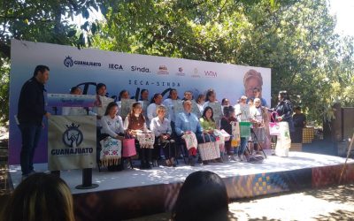 Entrega de Constancias a Mujeres que transforman su vida